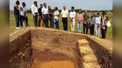 Madhubani News: ऐतिहासिक स्थल बलिराजगढ़ पहुंचे एएसआई भोपाल के विशेषज्ञ, छात्रों को दिए प्रलेखन और फोटोग्राफी के टिप्स